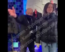 У бутику в центрі Києва молодик зламав череп охоронцю через вимогу одягти маску (відео)