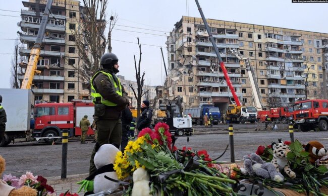 Унаслідок ракетного удару РФ по будинку в Дніпрі 17 осіб залишаються зниклими безвісти, 12 тіл і фрагментів тіл не впізнано