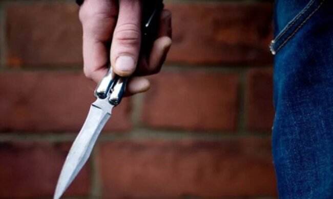 У Шевченківському районі столиці здійснено напад на військового — невідомі нанесли 3 ножеві поранення