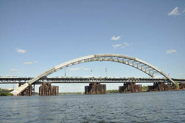 Намагались вкрасти 80 млн: скандал навколо ремонту Подільського мосту