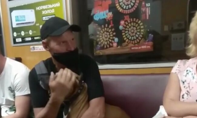 У київському метро везли бійцівського пса без повідця і намордника (відео)