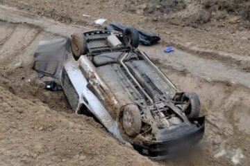 Смертельна ДТП під Києвом: іномарку перекинуло на дах