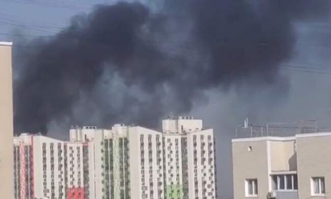 На Троєщині загорілася новобудова (відео)