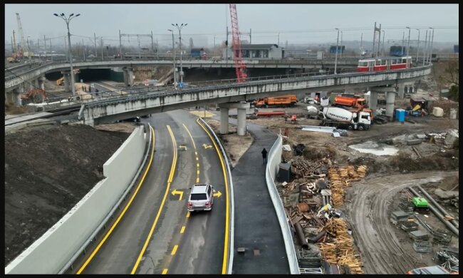 За одним з договорів на будівництво Подільського мосту