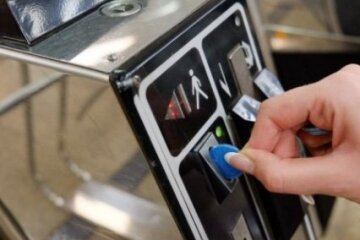 Ще одна станція київського метро відмовилася від жетонів