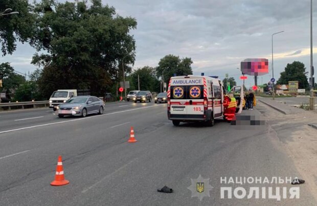 У Києві жінка-водій насмерть збила пішохода