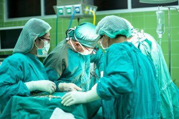 Смерть після кесарева: столичного анестезіолога звинувачують у недбальстві