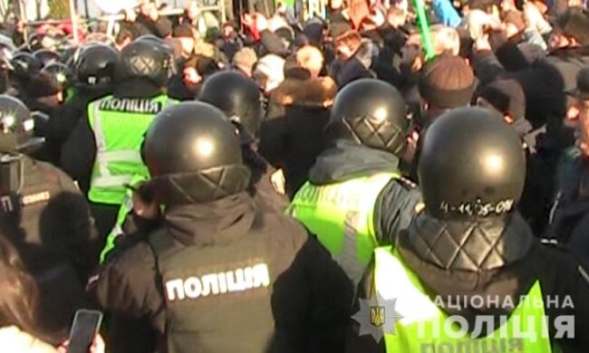 За фактом сутички біля ВР розпочато кримінальне провадження: постраждало 17 правоохоронців