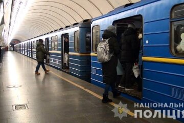 В метро Києва жінка намагалась вкрасти 5-річного хлопчика