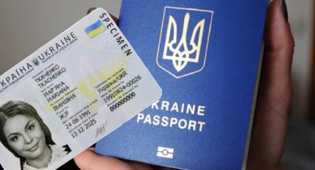 В Україні паперові паспорти виведуть з обігу: замінять на пластикові картки