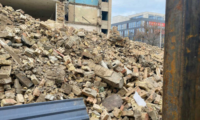 У Києві почали зносити завод “Арсенал”: забудовник дав коментар (відео)