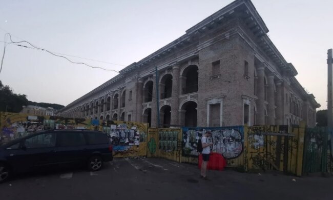 Скандал з Гостиним двором: активісти погрожують владі масовими протестами