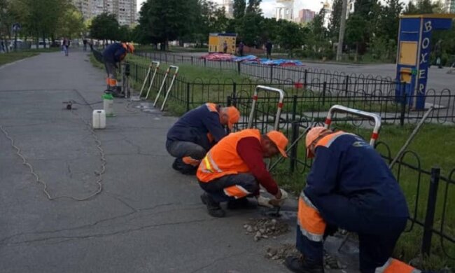 В Дарниці облаштовують велосипедні парковки (фото)