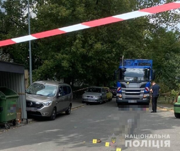 Збив жінку з дитиною: у Києві взяли під варту водія сміттєвоза, який вчинив смертельне ДТП