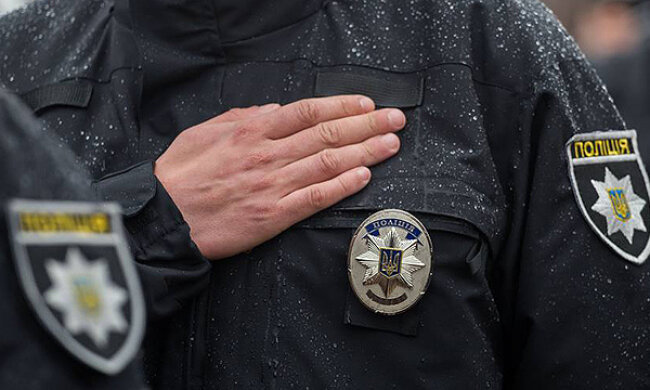 Поліція просить повідомляти про підозрілих людей на вулицях