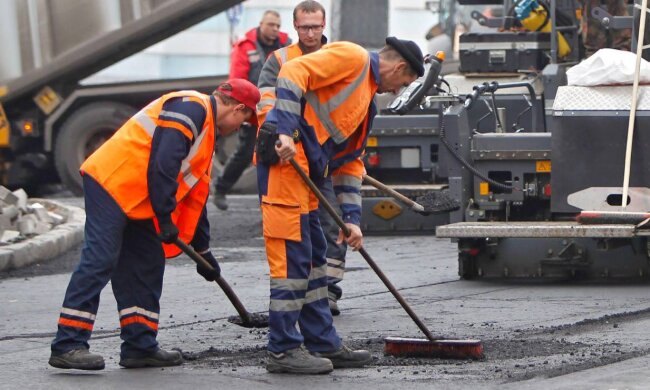 Дорожні роботи на Подолі: на трьох жвавих вулицях району обмежать рух транспорту