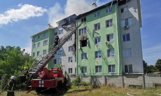 Під час вибуху в житловому будинку на Київщині постраждали двоє людей, в тому числі підліток (відео)