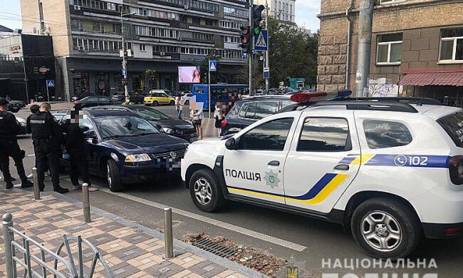 Міняли старі гроші на нові: одеситки видурили у столичного пенсіонера 3 тис доларів