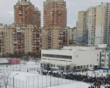 У Києві “замінували” школи – дітей евакуювали