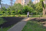 У Подільському районі висадили новий сквер на честь загиблих у війні журналістів, операторів та медійників