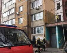 Пожежа в Києві на Троєщині: загинув чоловік
