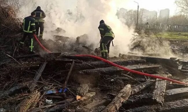 На київському кладовищі сталася пожежа