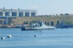Російський корабель «Василий Быков» зайшов у Севастопольську бухту з обпаленим бортом