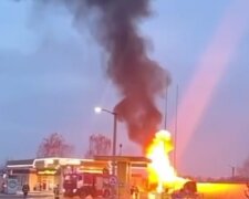 Ворог атакував Київщину дронами: постраждало підприємство, вигоріли автоцистерни