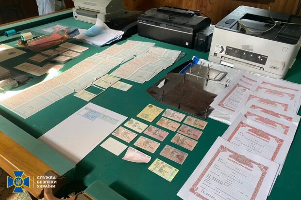 СБУ ліквідувала підпільну типографію, де виготовляли фальшиві паспорти для «легалізації» росіян