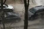 На Печерську прорвало трубу з гарячою водою (відео)