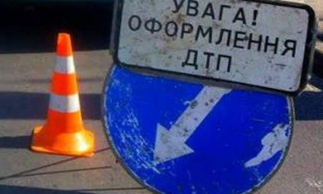 Під Києвом нетверезий поліцейський спровокував ДТП з фурою (відео)