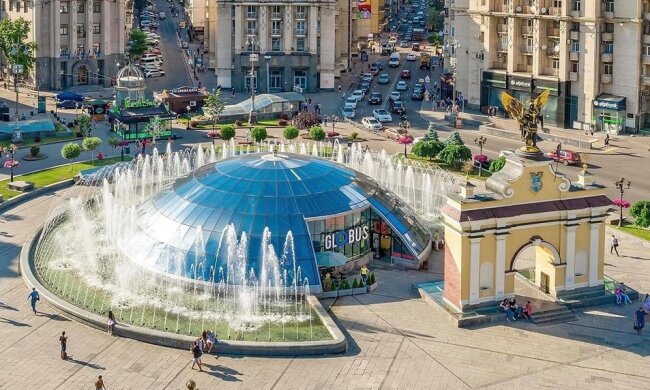 В центрі Києва замінували ТРЦ, людей терміново евакуюють