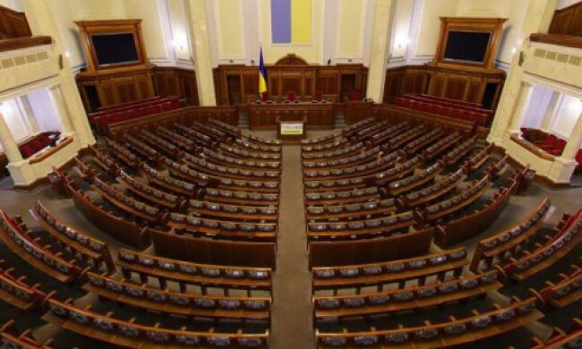 Народні депутати мають заслужити високу зарплату, авансом мало де платять – політолог