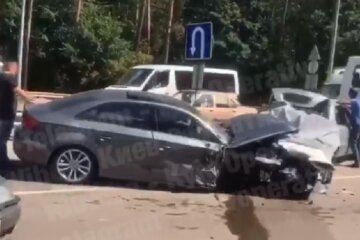5 автівок, постраждалі, затори: на Кільцевій дорозі сталась масштабна аварія (відео)