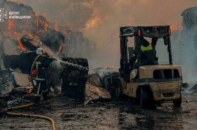 Після нічної атаки на Київщині погіршилася якість повітря: горіли складські приміщення