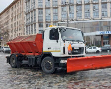 КМДА звітує, що техніка посилено розчищає вулиці столиці