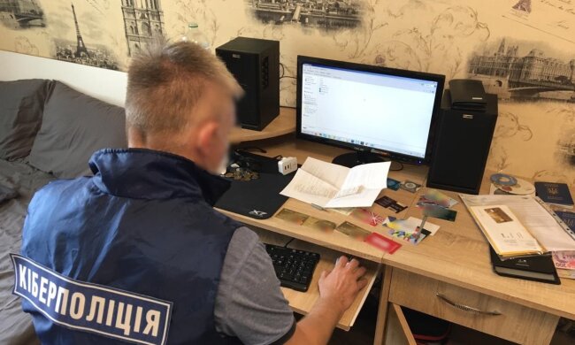 В Києві затримали хакера, який продавав секретні бази даних