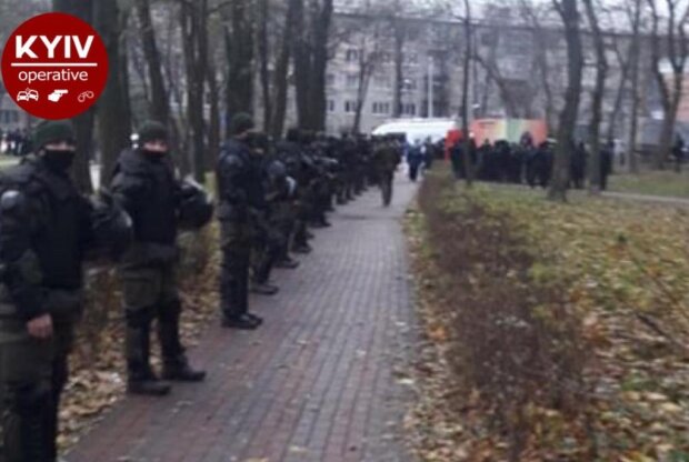 У Києві перекриті підходи до посольства США