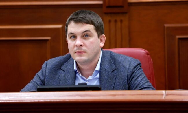 Повідомлено про підозру керівнику апарату КМДА, який під виглядом відряджень їздив до Іспанії та Італії