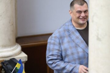 З мене поляна – про що переписуються нардепи у Раді