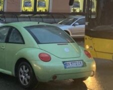 Жінка залишила авто і перекрила рух на Львівській площі