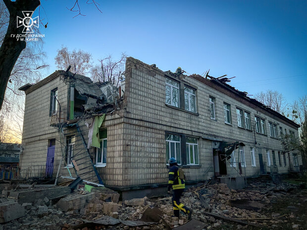 Падіння уламків збитих "Шахедів" зафіксовано в Солом'янському та Дніпровському районах Києва — ДСНС