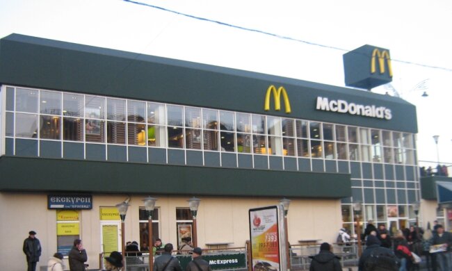 На столичному Центральному вокзалі зачинили на ремонт McDonald's