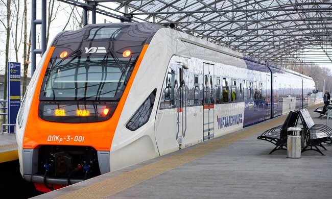 З Києва до аеропорту Бориспіль запустили сучасний поїзд українського виробництва