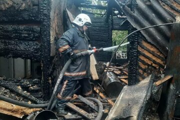 У Фастівському районі Київщини пожежа намагалась зруйнувати житловий будинок