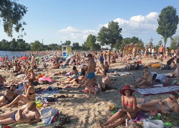 Вода не відповідає нормам: на пляжах Києва знов не можна купатись