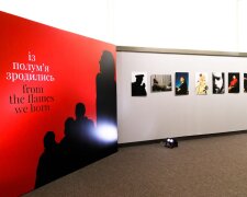 В Українському домі проходить виставка артефактів та портретів Героїв благодійного проекту