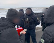 На Київщині викрито поліцейських, які систематично вимагали та одержували хабарі від водіїв