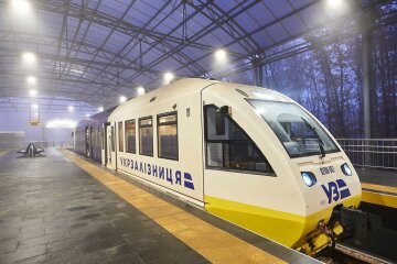 Новий український поїзд Київ-Бориспіль зламався через тиждень роботи