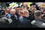Порошенко розбив камеру журналісту під Печерським судом (відео)